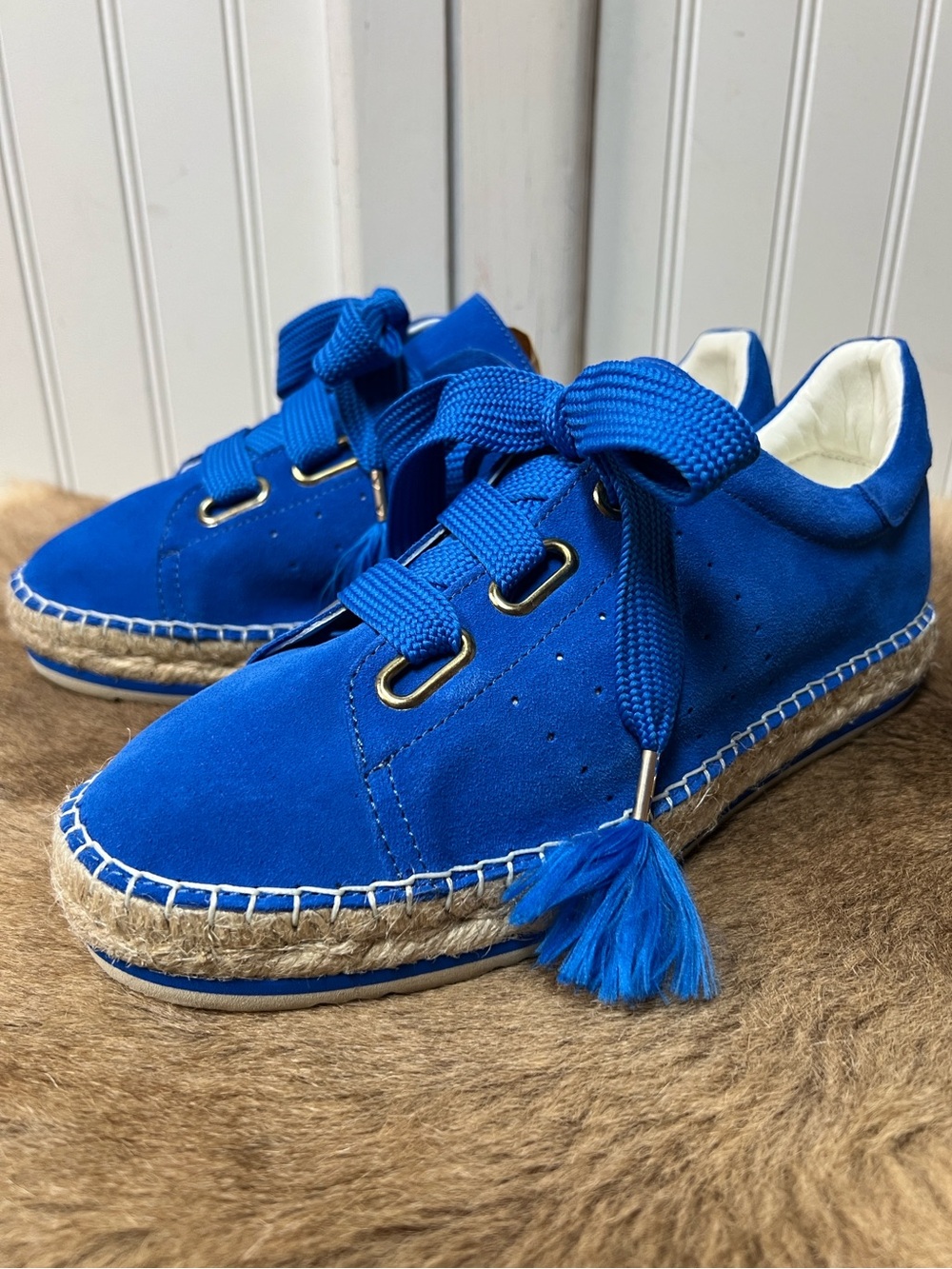 Vince Camuto Blue Suede Wide Lace Shoes 10.5 New